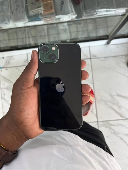 iPhone 13 128GB photo 2