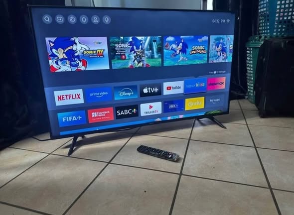 Skyworth 40" smart tv photo 1