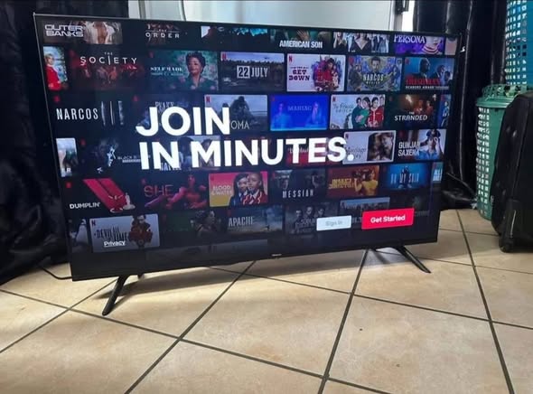 Skyworth 40" smart tv photo 2