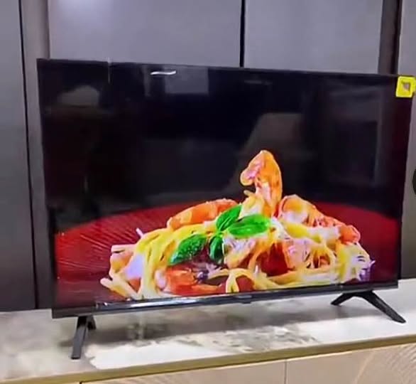 Hisense 32inch TV photo 3