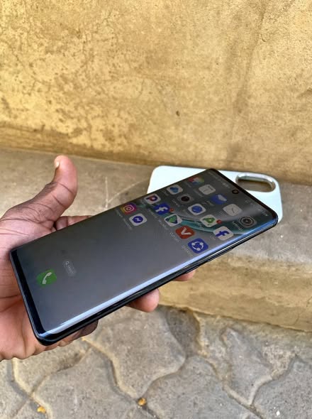 Huawei nova 10 photo 1