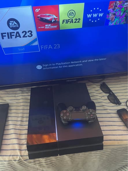 PS4 photo 4