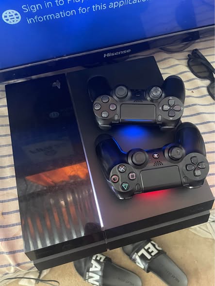 PS4 photo 1