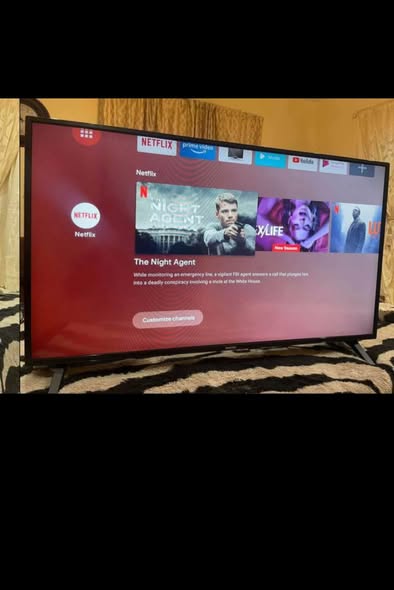 43inch Samsung Smart tv photo 2