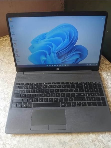 Hp laptop photo 1