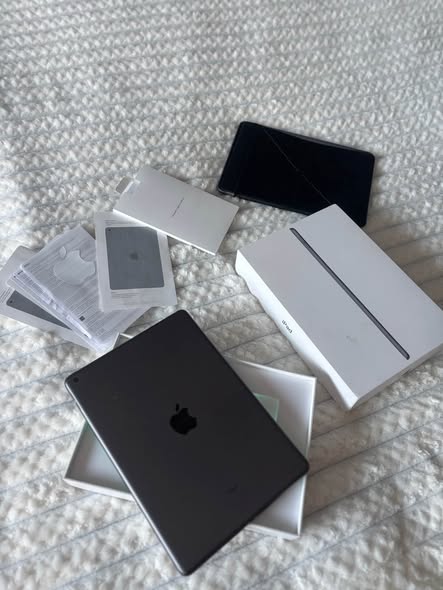 IPAD 9TH GEN 64GB STRONG BATTERY photo 3