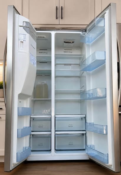 Hisense double door fridge and freezer photo 4