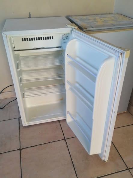 KENTON mini bar fridge photo 2