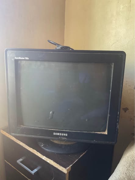 Samsung SyncMaster 793s CRT Monitor photo 1