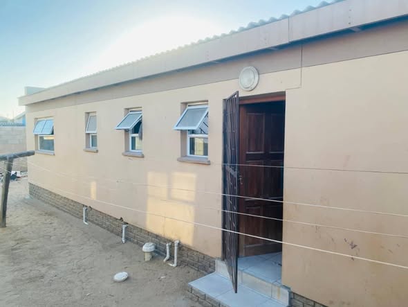 FLAT FOR SALE IN WALVIS BAY photo 3