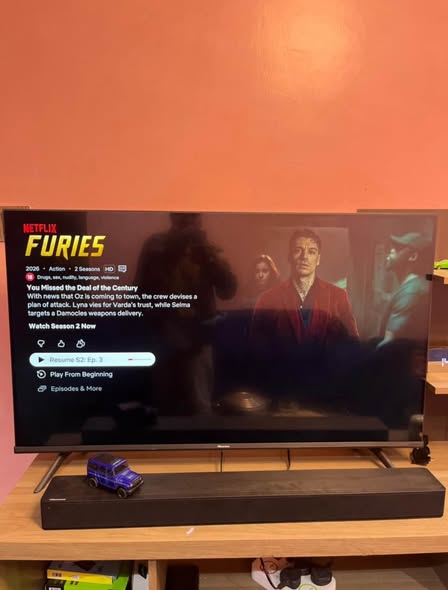 HISENSE 43 INCH SMART TV photo 2