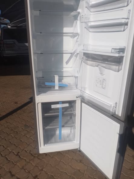 Hisense mirror glass fridge photo 5