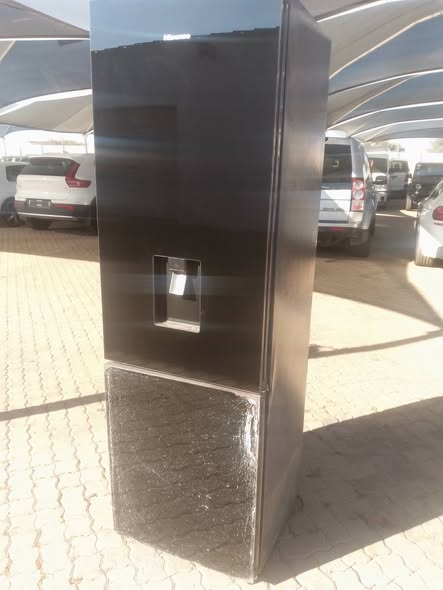 Hisense mirror glass fridge photo 2