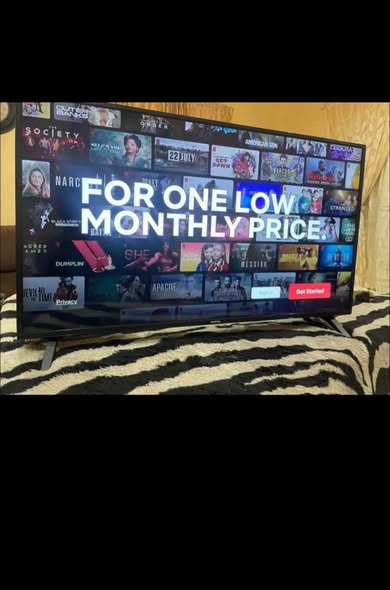 42inch Samsung Smart tv photo 2