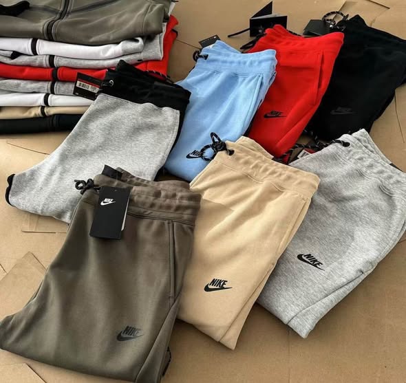 Nike tracksuit photo 2
