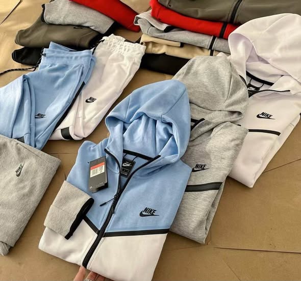 Nike tracksuit photo 1