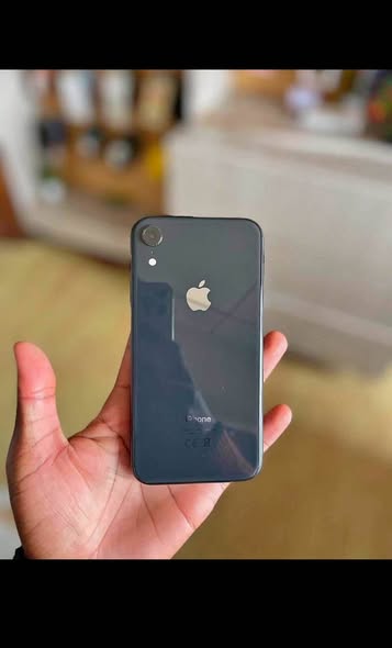 IPHONE XR photo 2