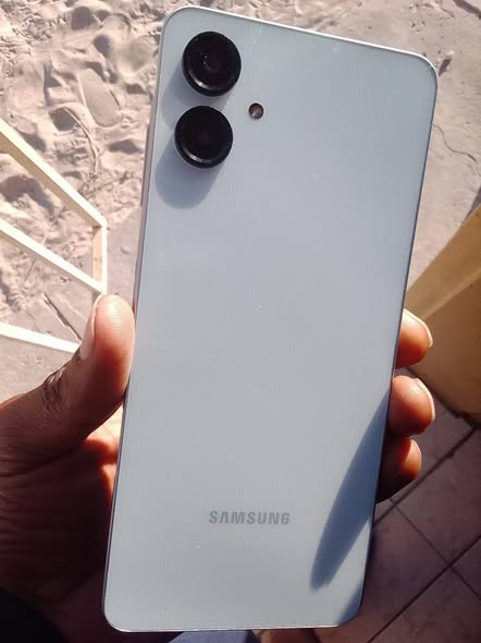 Samsung A06 photo 1