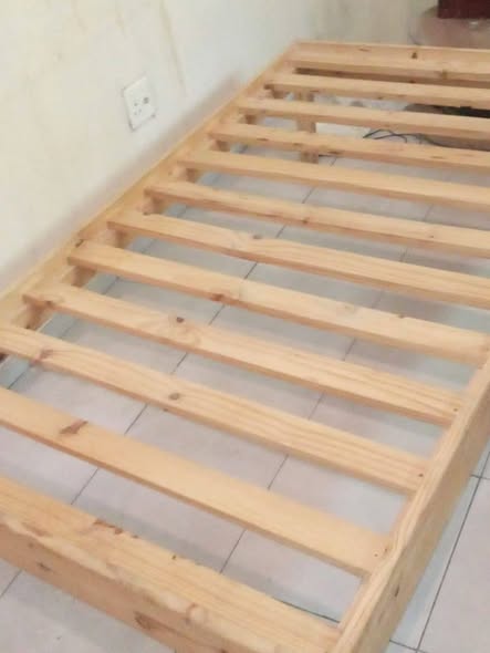 Single wooden bed photo 4