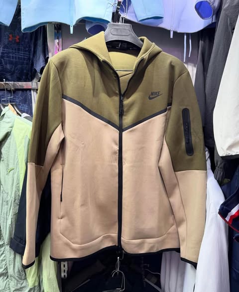Nike tracksuit photo 1
