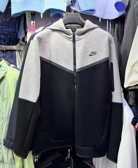Nike tracksuit photo 3