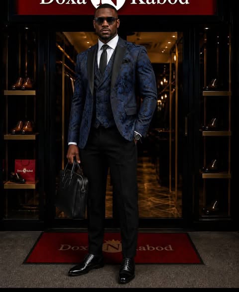 Suit with Tulisha photo 5