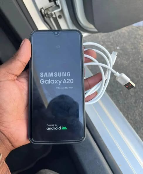 SAMSUNG GALAXY A20 photo 1