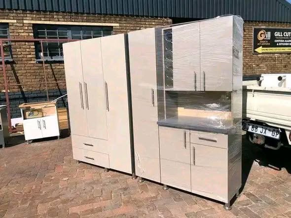 Kitchen units and wardrobes photo 5