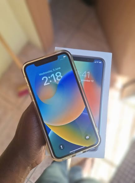 IPhone X 64GB photo 2