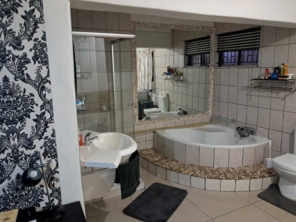 House available for Rent in old Rocky Crest photo 3