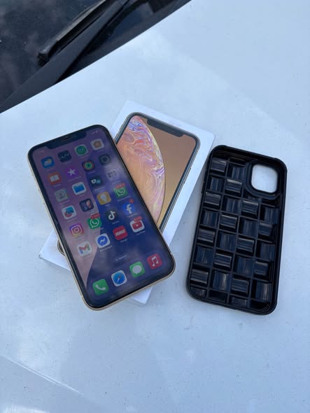 iPhone XR photo 3