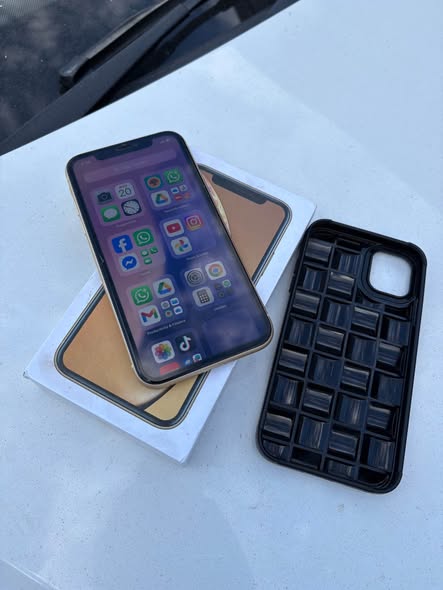 iPhone XR photo 4