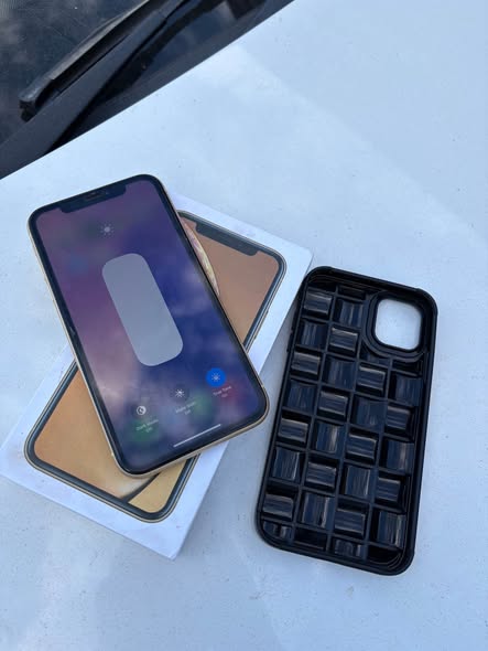 iPhone XR photo 2