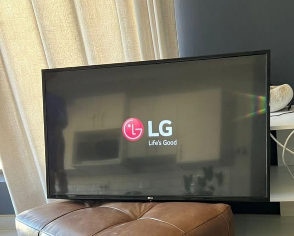 LG 43 inch photo 1
