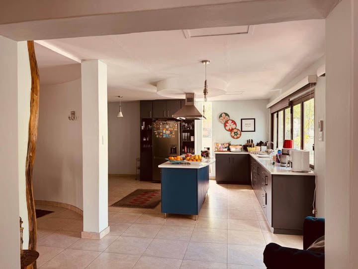 Freestanding house to LET photo 1