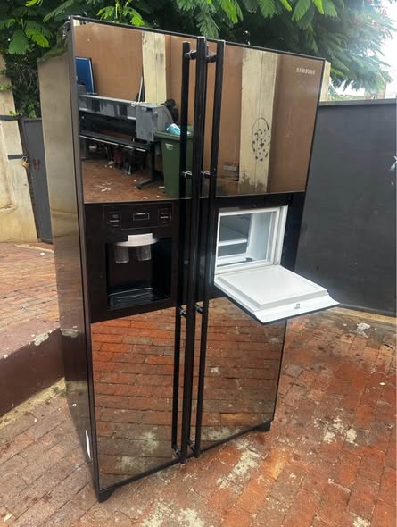 Samsung Double door Fridge and Freezer photo 2