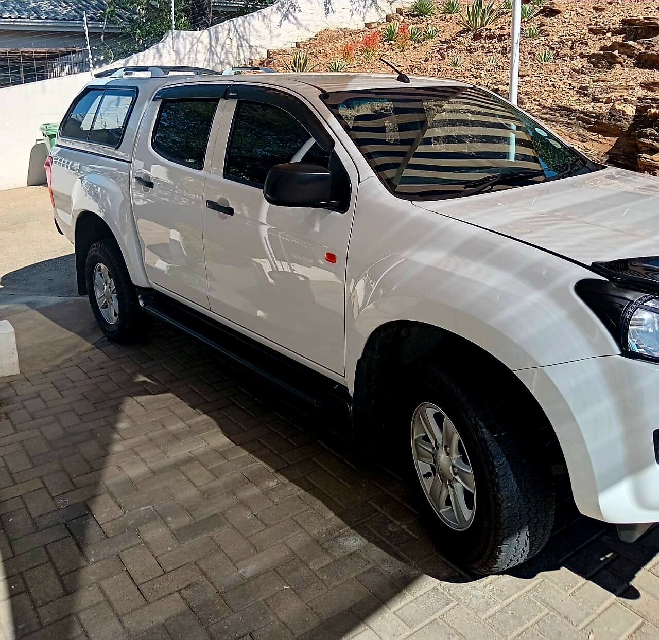 2016 ISUZU KB 250 D-TEQ LE DC FOR SALE BY OWNER photo 3