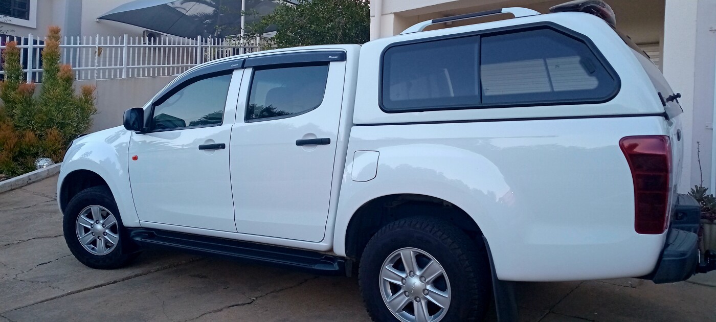 2016 ISUZU KB 250 D-TEQ LE DC FOR SALE BY OWNER photo 4