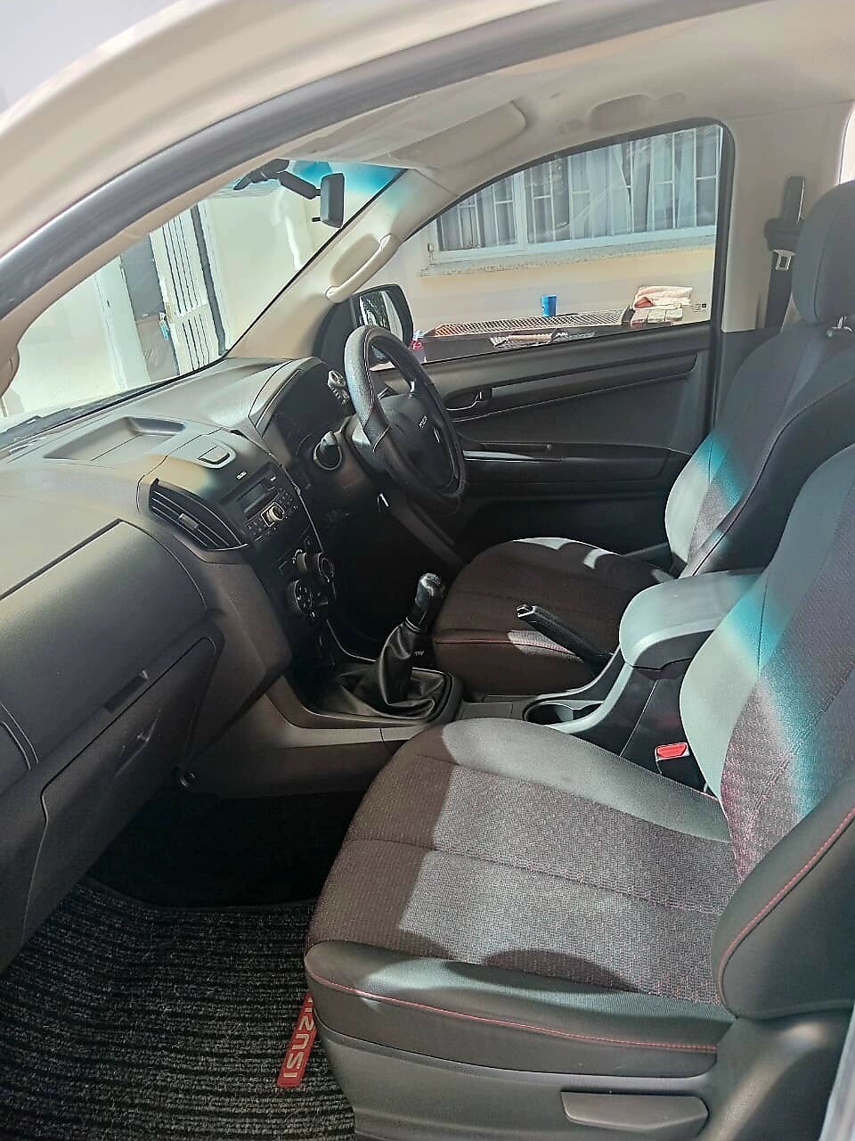 2016 ISUZU KB 250 D-TEQ LE DC FOR SALE BY OWNER photo 6