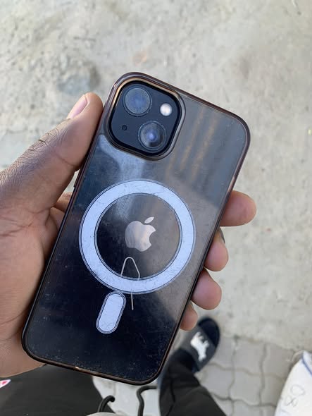 iPhone 13 128 gig photo 1