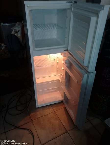 Kic top freezer refrigerator photo 3