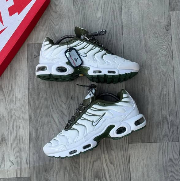 SNEAKERS photo 4