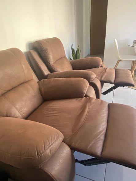 Recliner couch photo 1