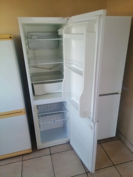 KIC bottom freezer fridge photo 2