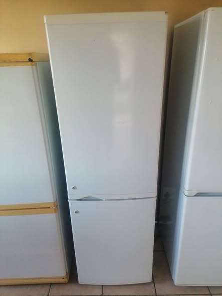 KIC bottom freezer fridge photo 1