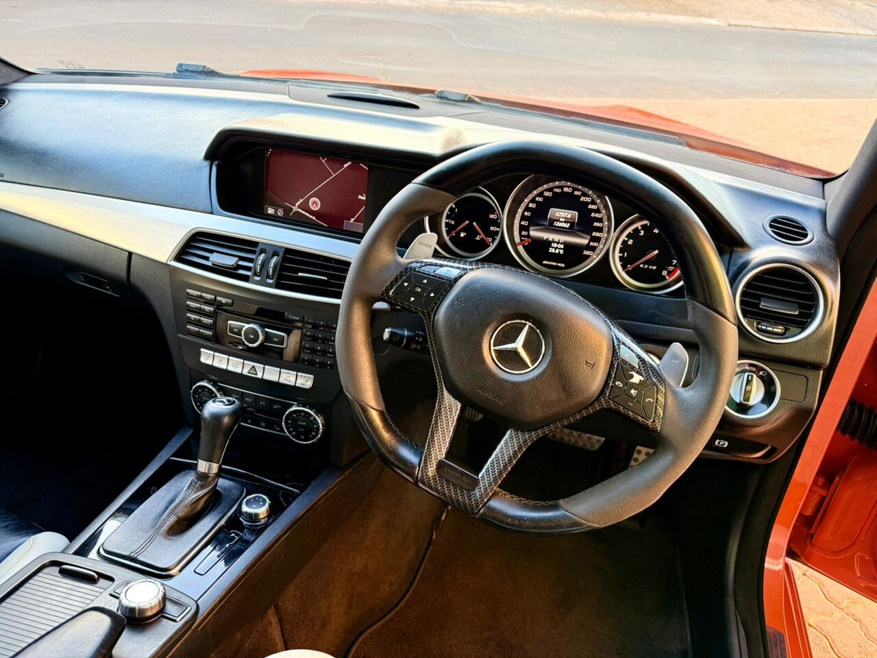Mercedes Benz C63 AMG photo 10