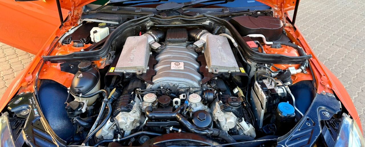Mercedes Benz C63 AMG photo 9