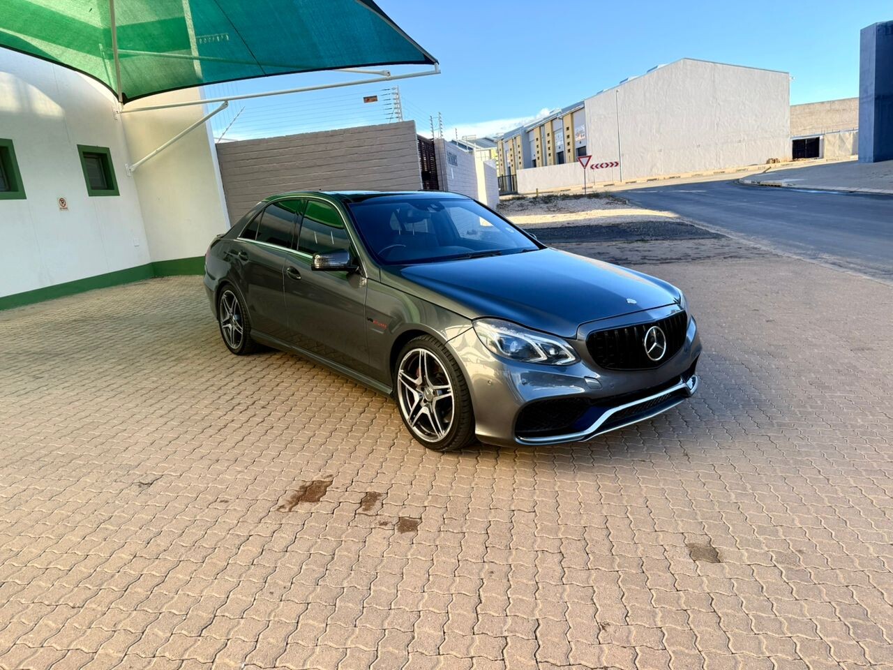 Mercedes-Benz E63 S AMG photo 10