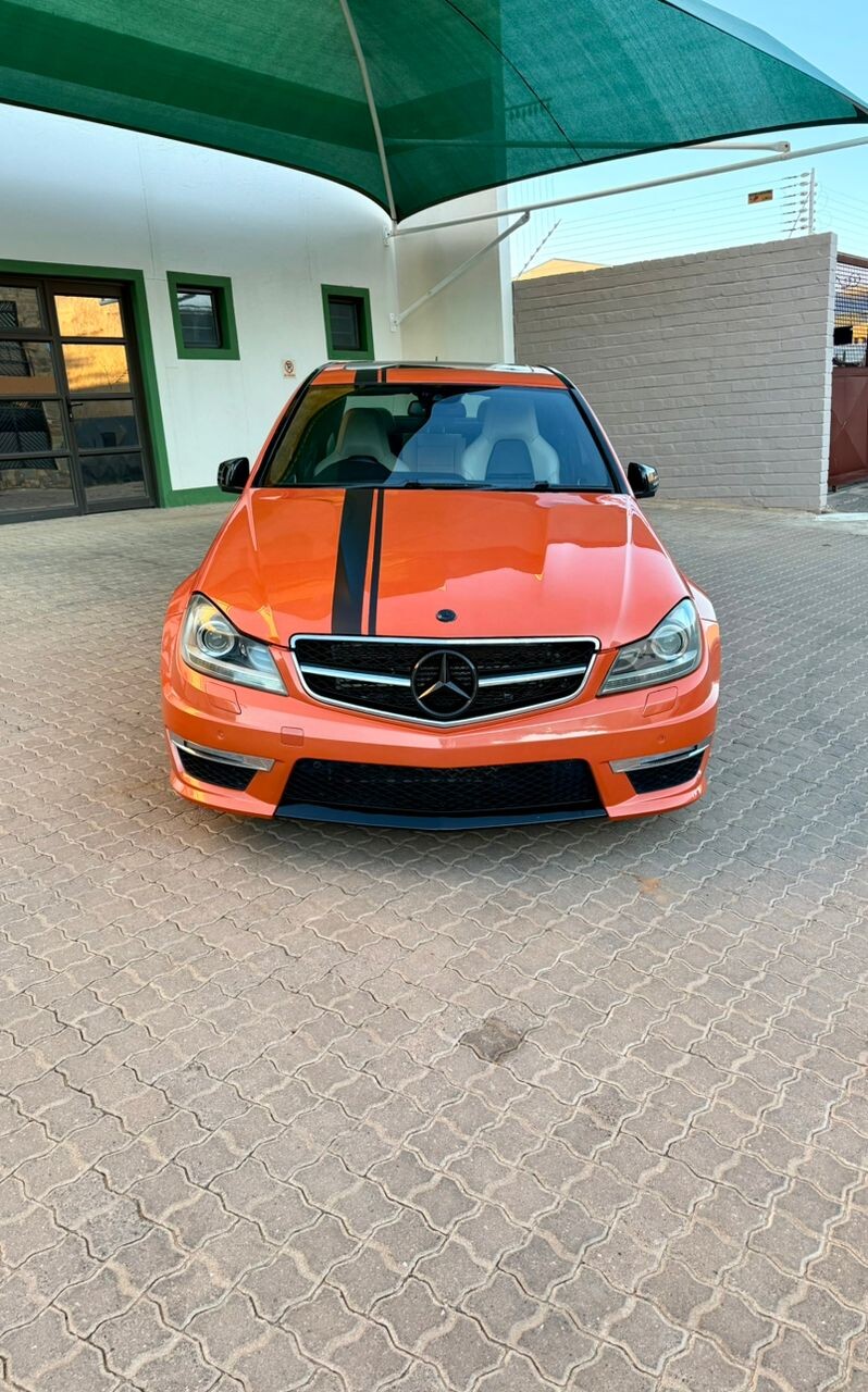 Mercedes Benz C63 AMG photo 9