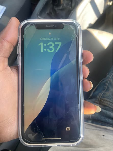 iPhone XR photo 3